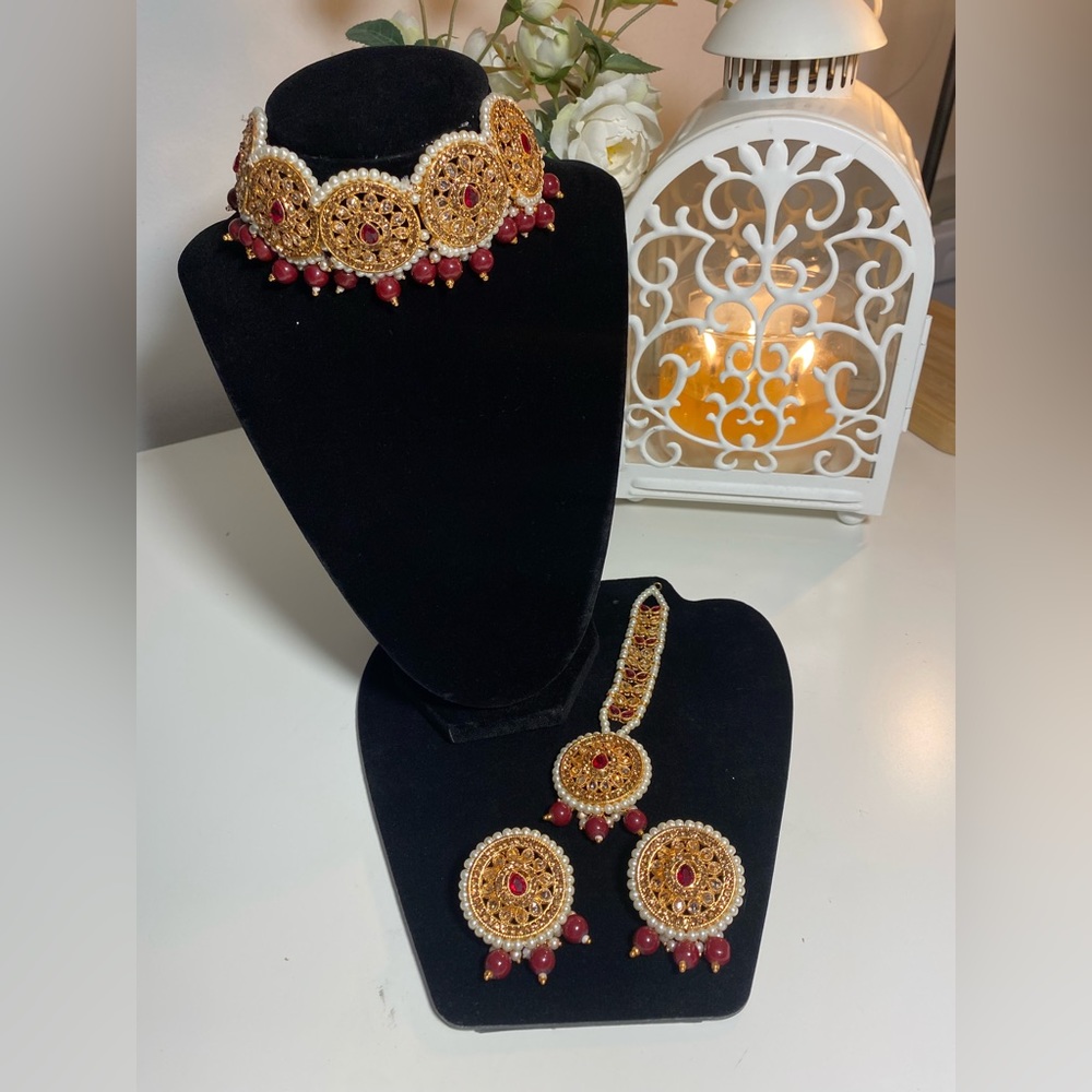 Kundan & Pearl Choker, Earrings and Maang Tikka Set
 - Red
